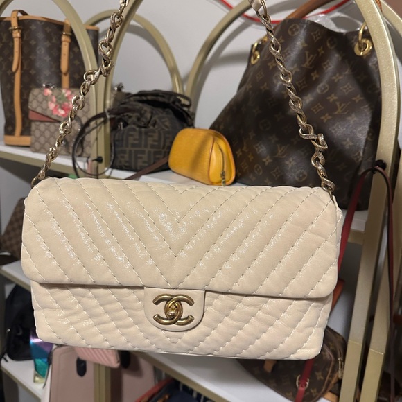 CHANEL Cream Quilted Flap Bag - Picture 1 of 6